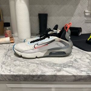 Nike Womens Sz 7.5W Air Max 2090 Pure Platinum Running Shoes Sneakers